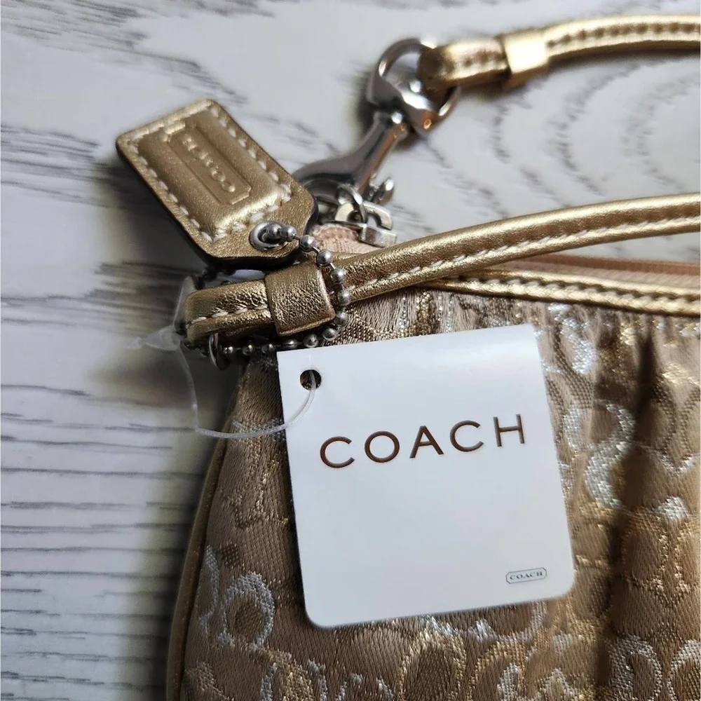 Coach Wristlet NWT - Picture 3 of 9